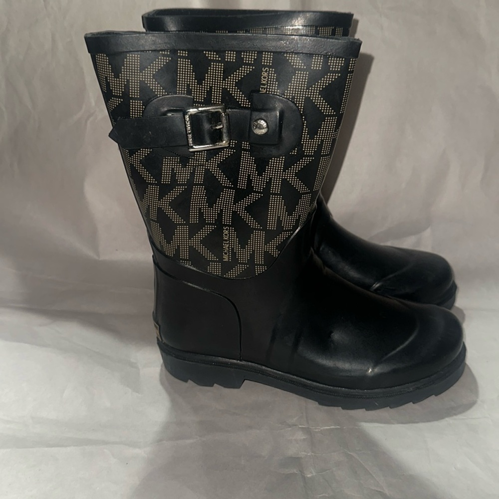 MICHAEL KORS: KIDS SIGNATURE MK LOGO RAIN BOOTS. Girls size 13
